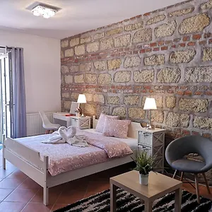 Pensión Florencia, Eger
